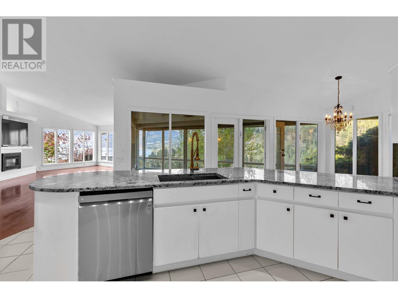 3784 Inglis Place, Peachland, British Columbia  V0H 1X2 - Photo 6 - 10353122