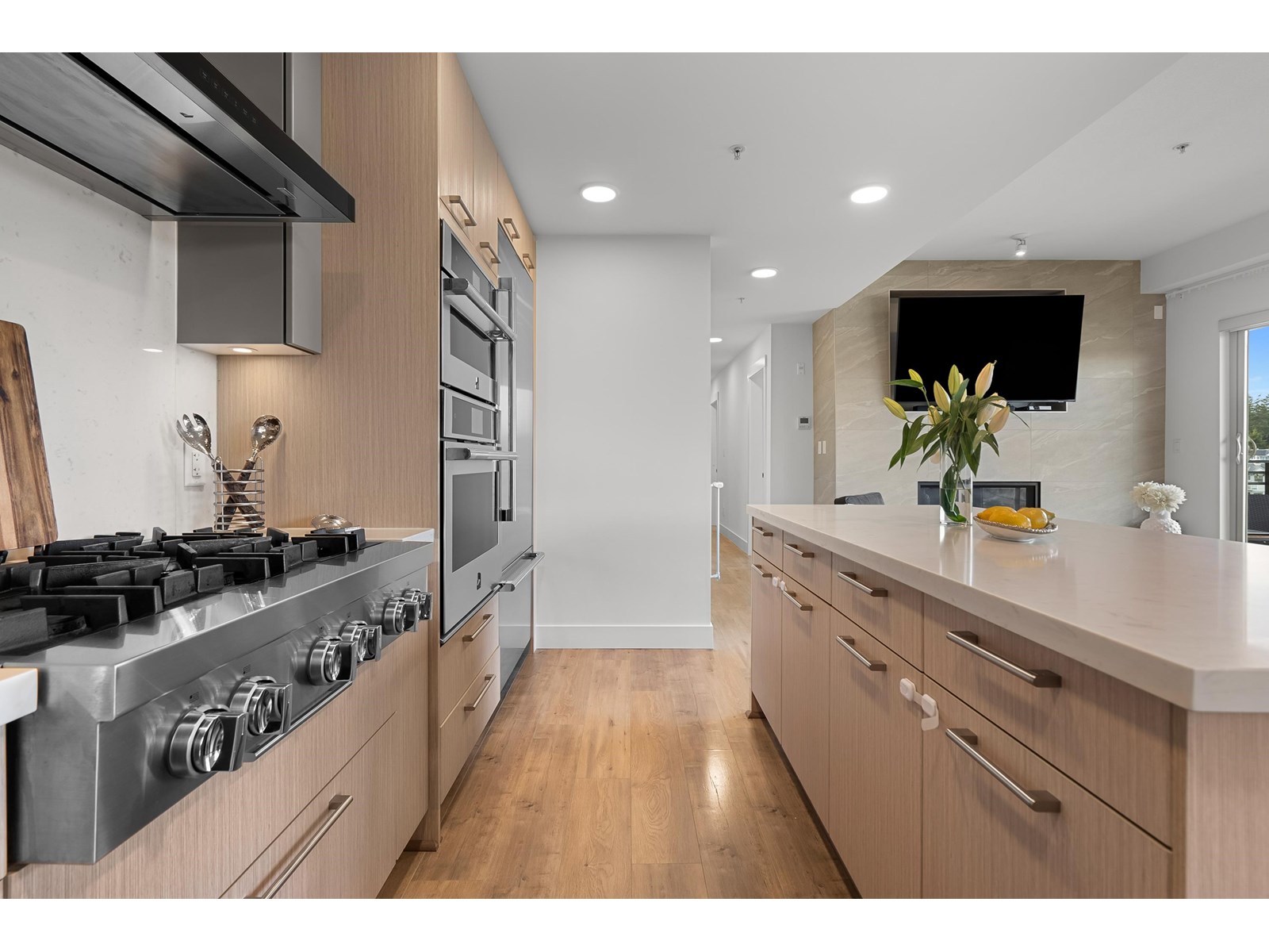 Listing Picture 17 of 40 : 501 14022 NORTH BLUFF ROAD, White Rock - 魯藝地產 Yvonne Lu Group - MLS Medallion Club Member