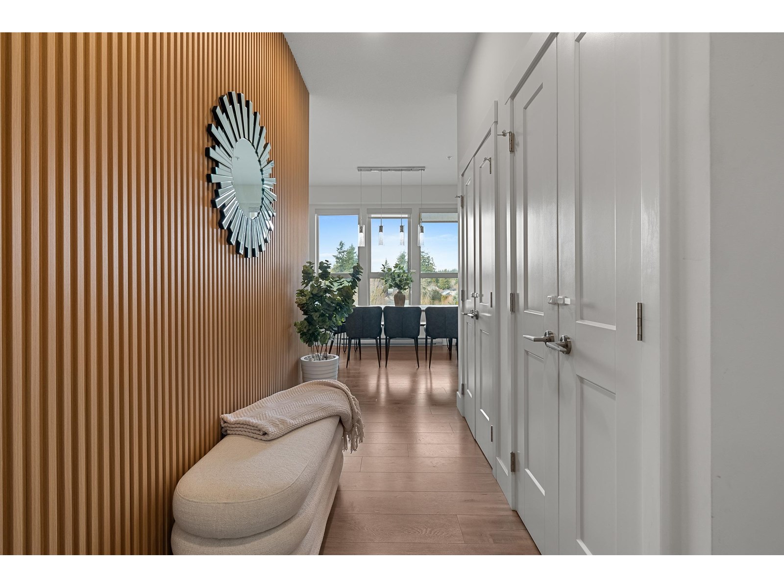 Listing Picture 7 of 40 : 501 14022 NORTH BLUFF ROAD, White Rock - 魯藝地產 Yvonne Lu Group - MLS Medallion Club Member