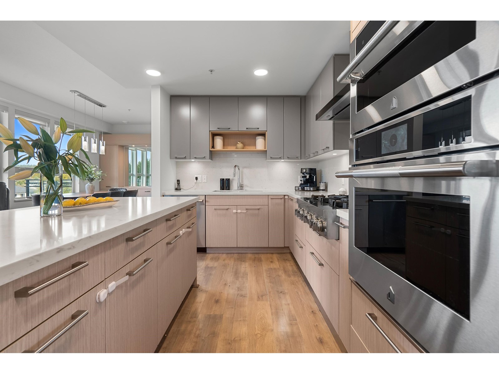 Listing Picture 18 of 40 : 501 14022 NORTH BLUFF ROAD, White Rock - 魯藝地產 Yvonne Lu Group - MLS Medallion Club Member