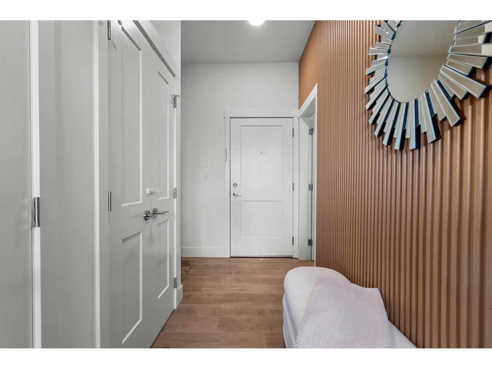 Listing Picture 6 of 40 : 501 14022 NORTH BLUFF ROAD, White Rock - 魯藝地產 Yvonne Lu Group - MLS Medallion Club Member