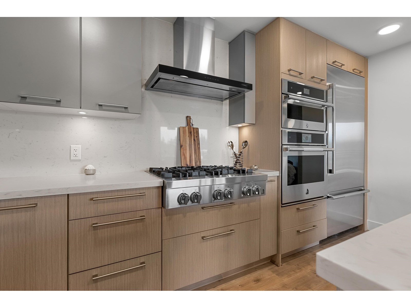 Listing Picture 16 of 40 : 501 14022 NORTH BLUFF ROAD, White Rock - 魯藝地產 Yvonne Lu Group - MLS Medallion Club Member