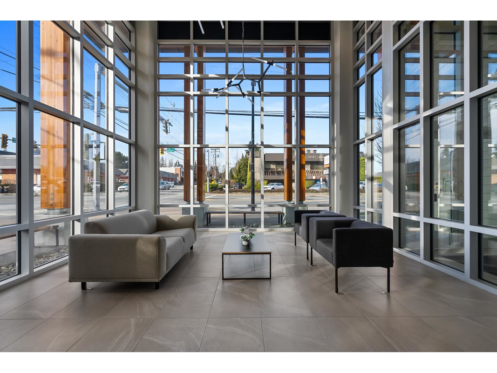 Listing Picture 3 of 40 : 501 14022 NORTH BLUFF ROAD, White Rock - 魯藝地產 Yvonne Lu Group - MLS Medallion Club Member