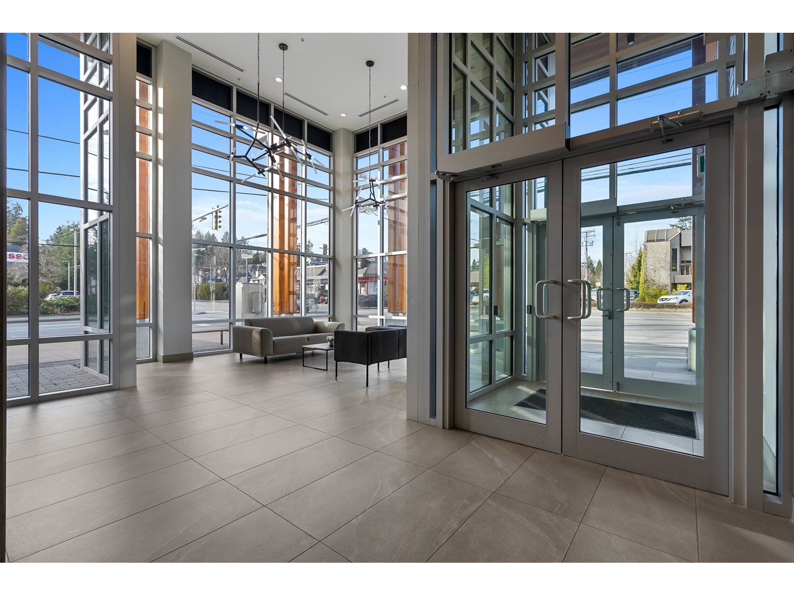 Listing Picture 2 of 40 : 501 14022 NORTH BLUFF ROAD, White Rock - 魯藝地產 Yvonne Lu Group - MLS Medallion Club Member