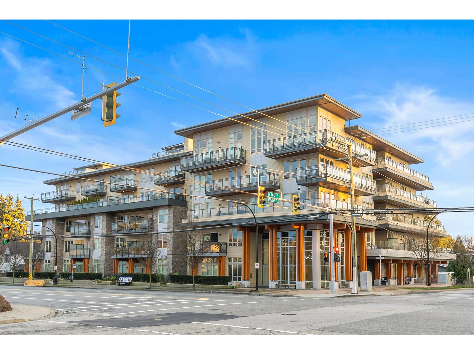 501 14022 NORTH BLUFF ROAD, White Rock