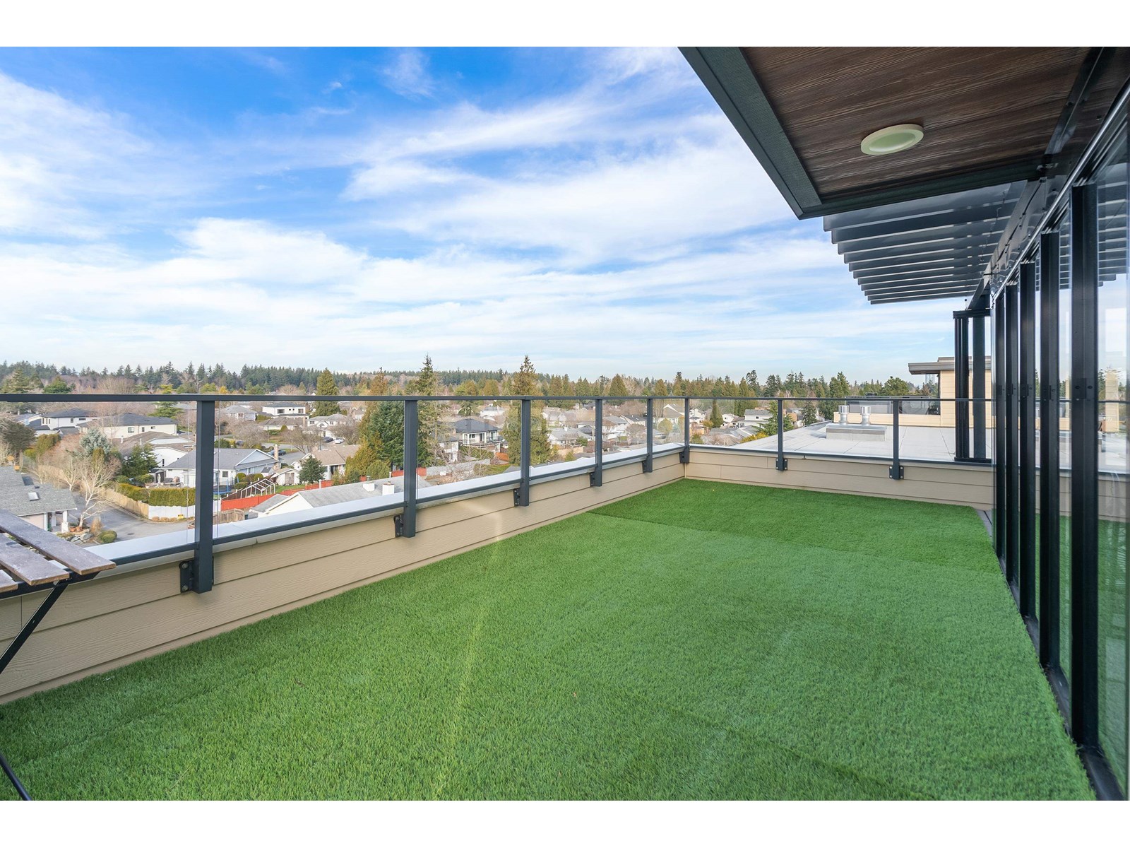 Listing Picture 36 of 40 : 501 14022 NORTH BLUFF ROAD, White Rock - 魯藝地產 Yvonne Lu Group - MLS Medallion Club Member