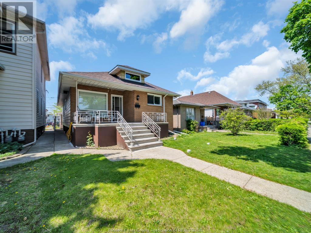 Property at 1061 HOWARD image 2