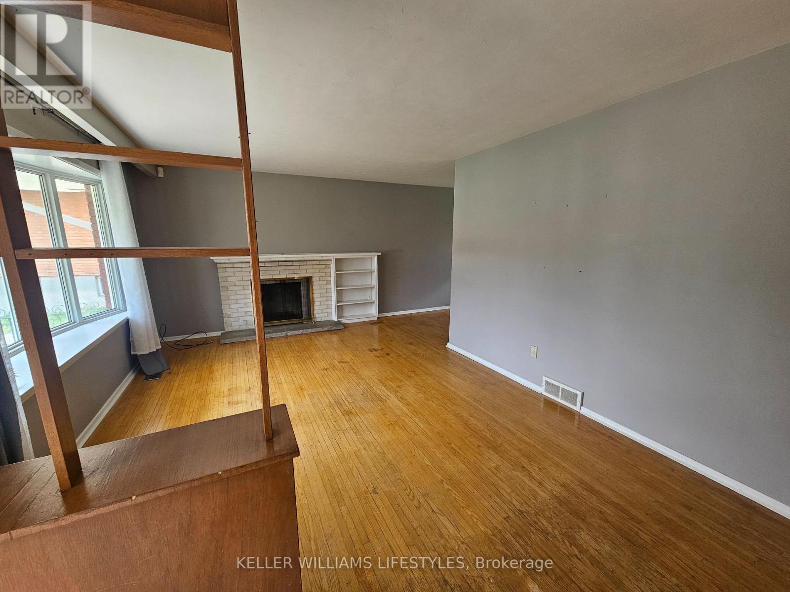 Property at 48 HONEYSUCKLE CRESCENT image 3