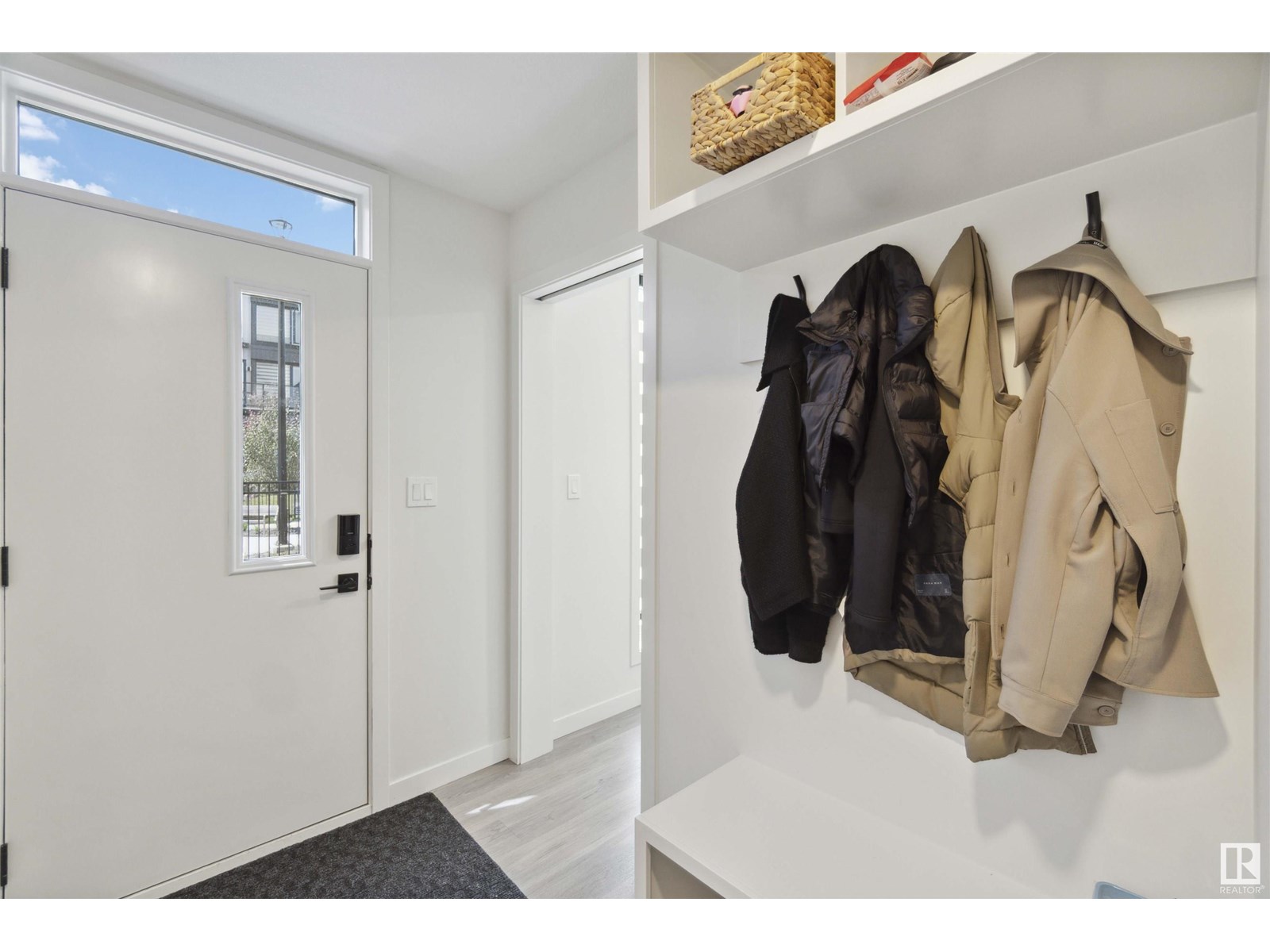 Property at 408 38A ST SW image 4