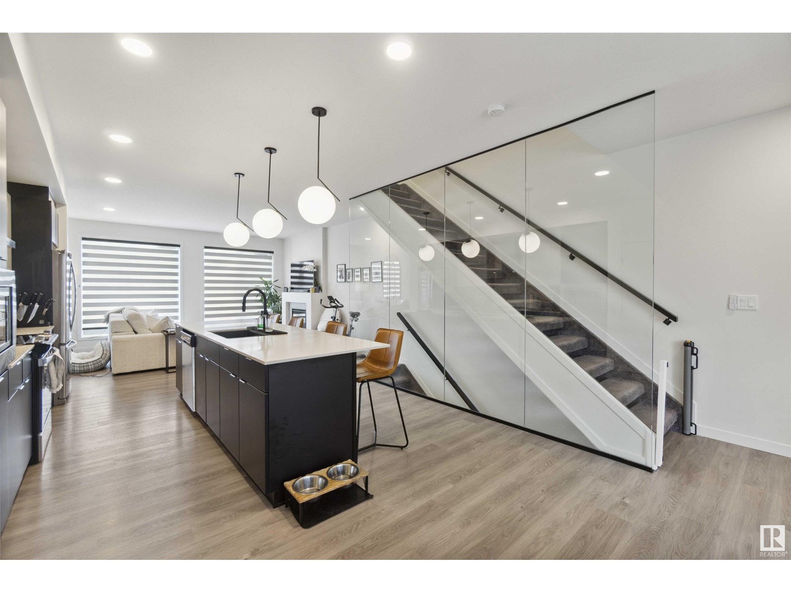 Property at 408 38A ST SW image 1