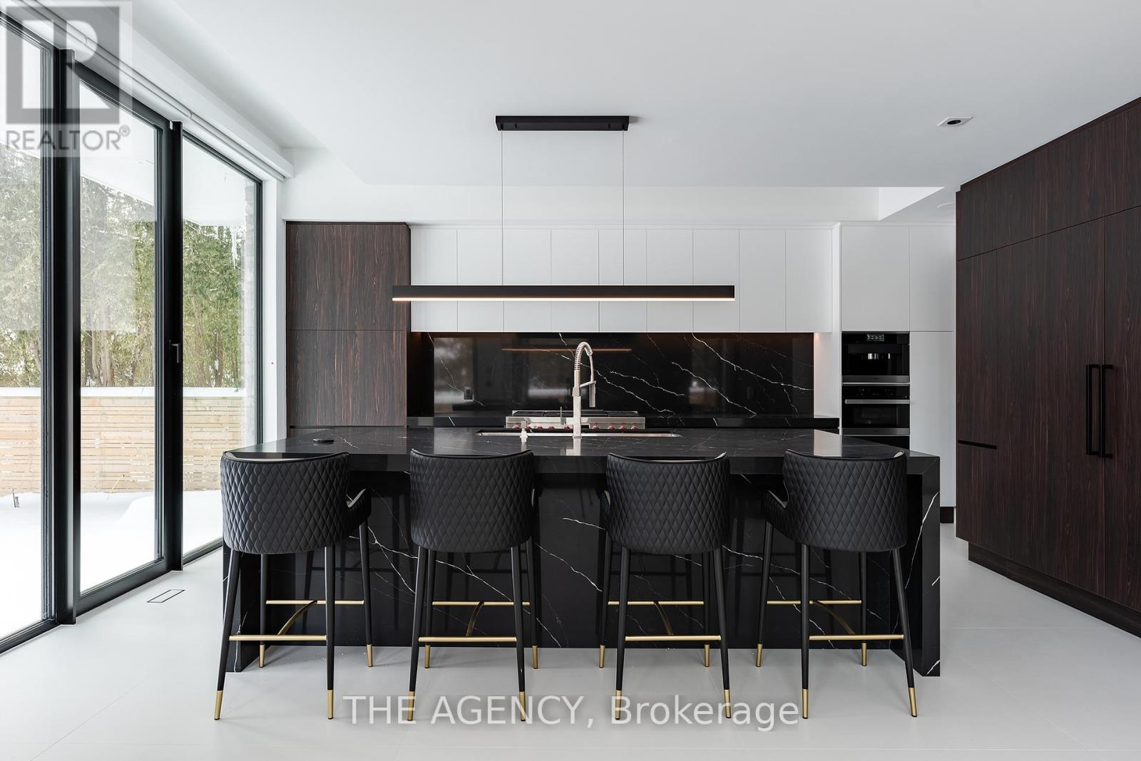 2048 Ardleigh Road, Oakville (Fd Ford), Ontario  L6J 4W8 - Photo 14 - W12239192