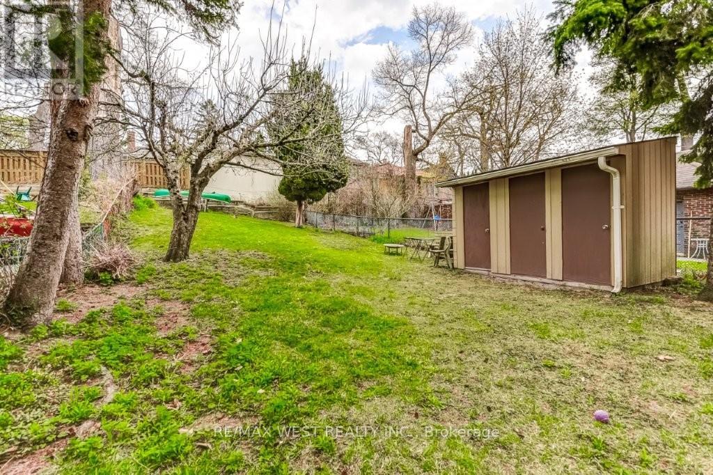 413 Parkside Drive, Toronto (High Park-Swansea), Ontario  M6R 2Z7 - Photo 34 - W12242386