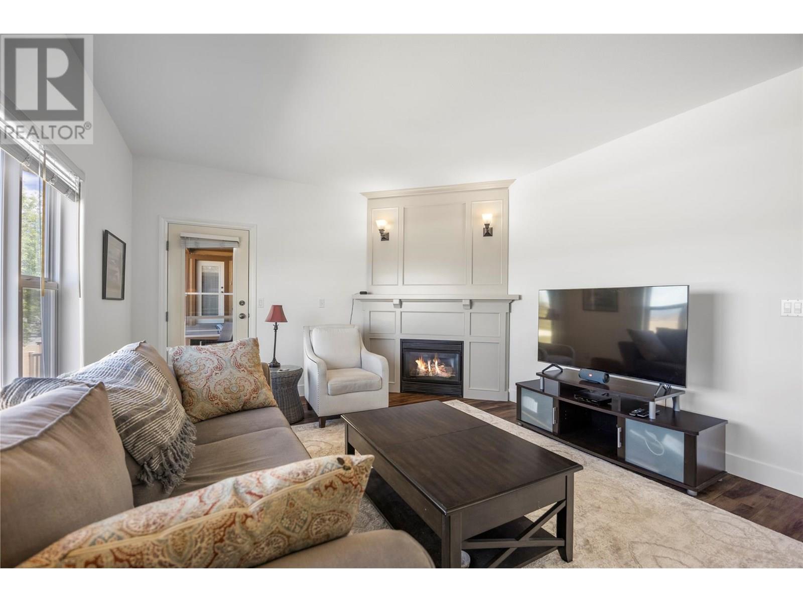 Property at 1055 ABERDEEN Drive Unit# 4 image 5