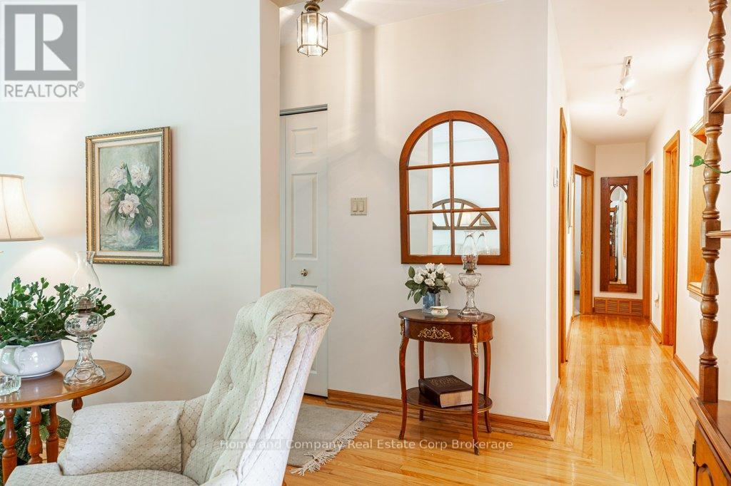 28 Burritt Street, Stratford, Ontario  N5A 4W7 - Photo 10 - X12242418