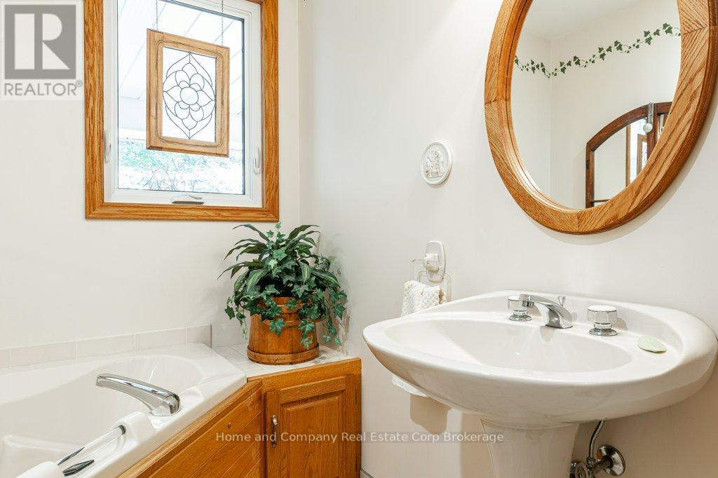 28 Burritt Street, Stratford, Ontario  N5A 4W7 - Photo 16 - X12242418