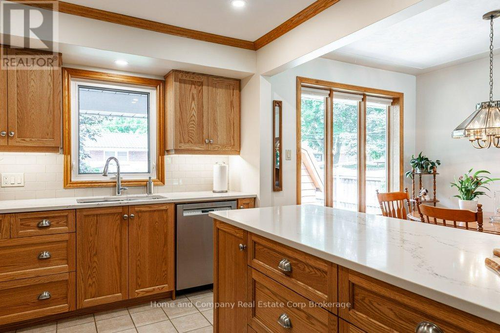 28 Burritt Street, Stratford, Ontario  N5A 4W7 - Photo 7 - X12242418