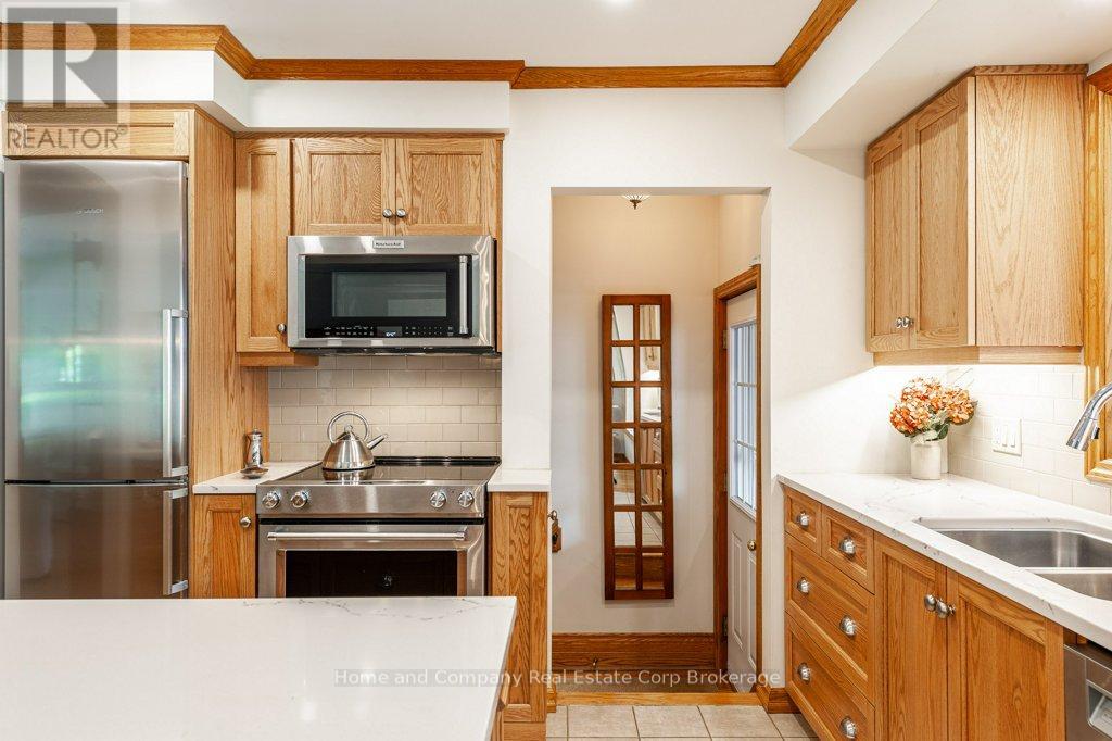 28 Burritt Street, Stratford, Ontario  N5A 4W7 - Photo 9 - X12242418