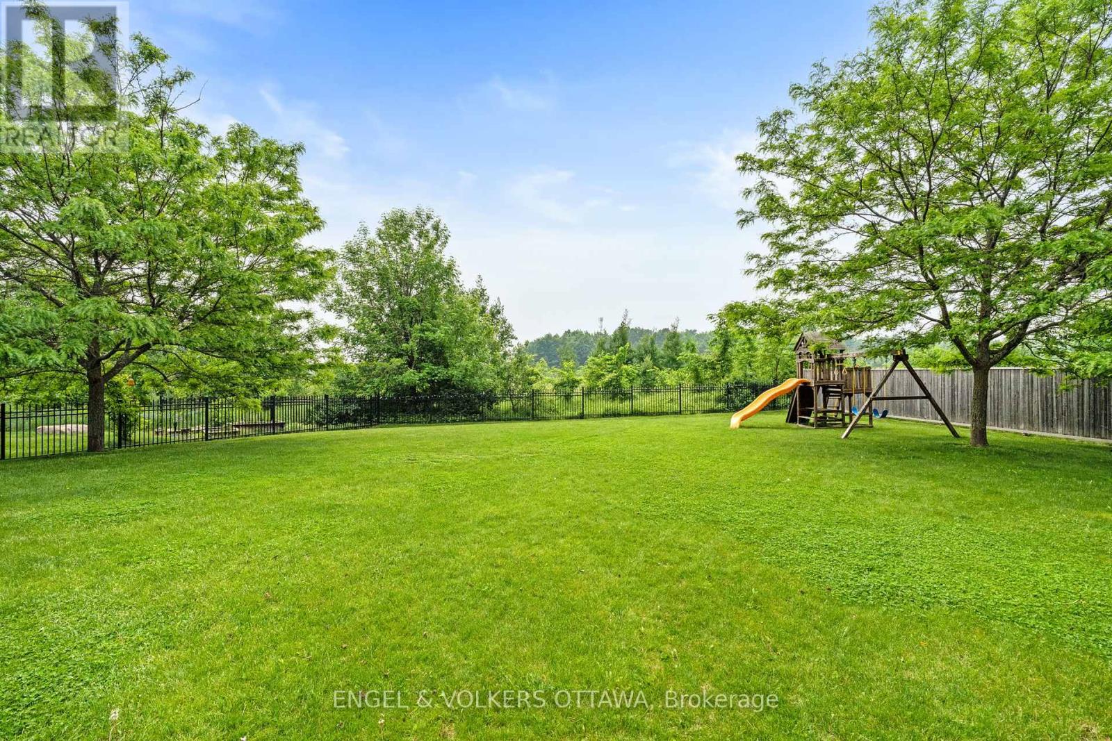 Property at 164 CHENOA WAY image 2