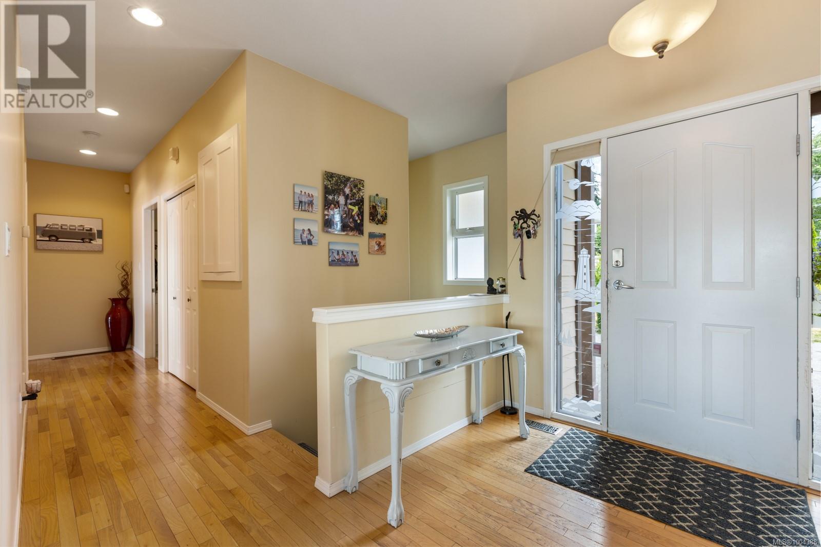 6800 Buckley Bay Frontage Rd, Fanny Bay, British Columbia  V0R 1W0 - Photo 4 - 1004388