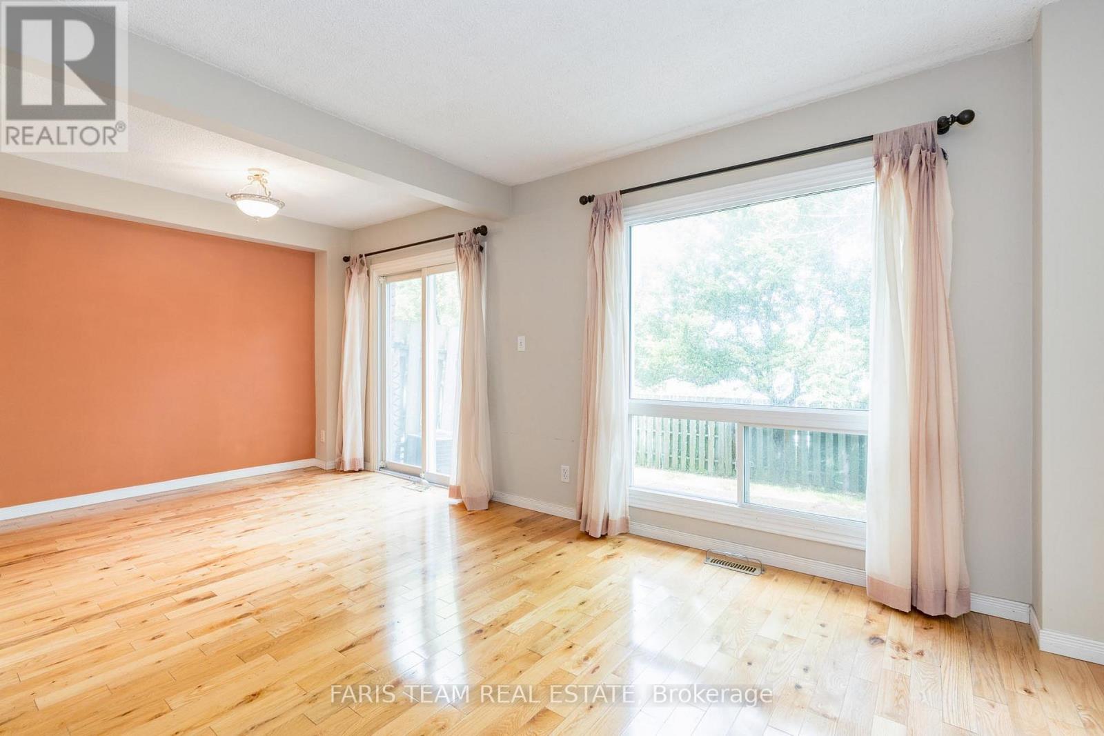7 - 52 Adelaide Street, Barrie, Ontario  L4N 3T5 - Photo 8 - S12242453