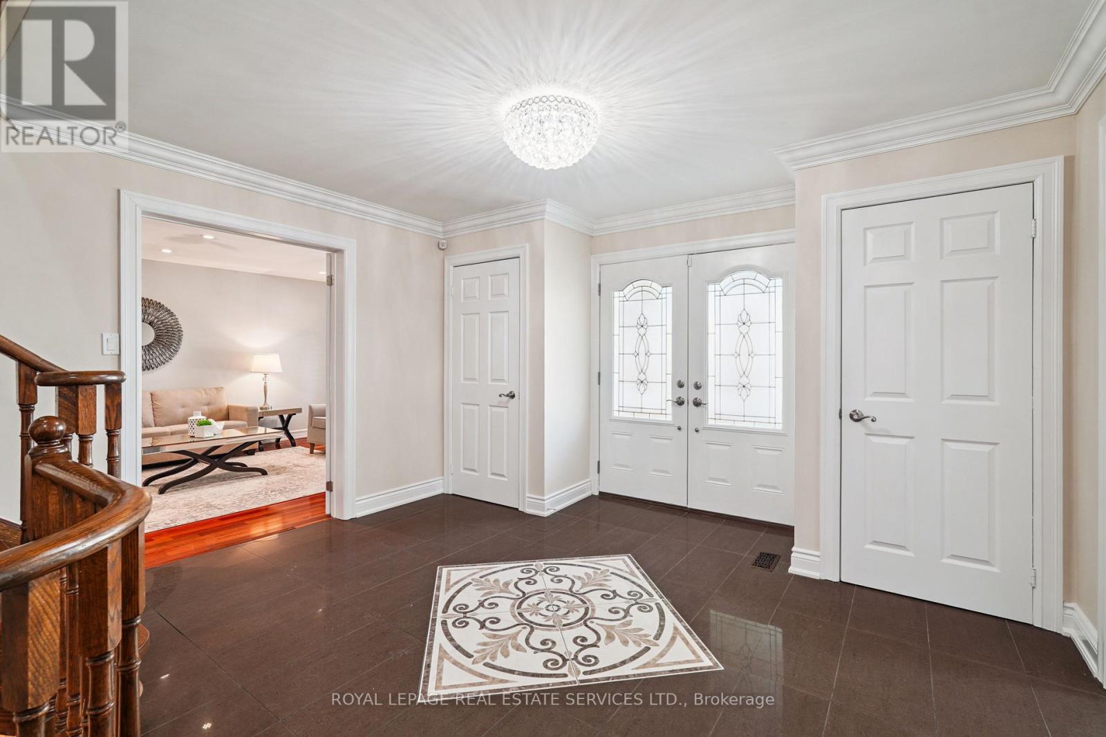 Property at 2814 GUILFORD CRESCENT image 3