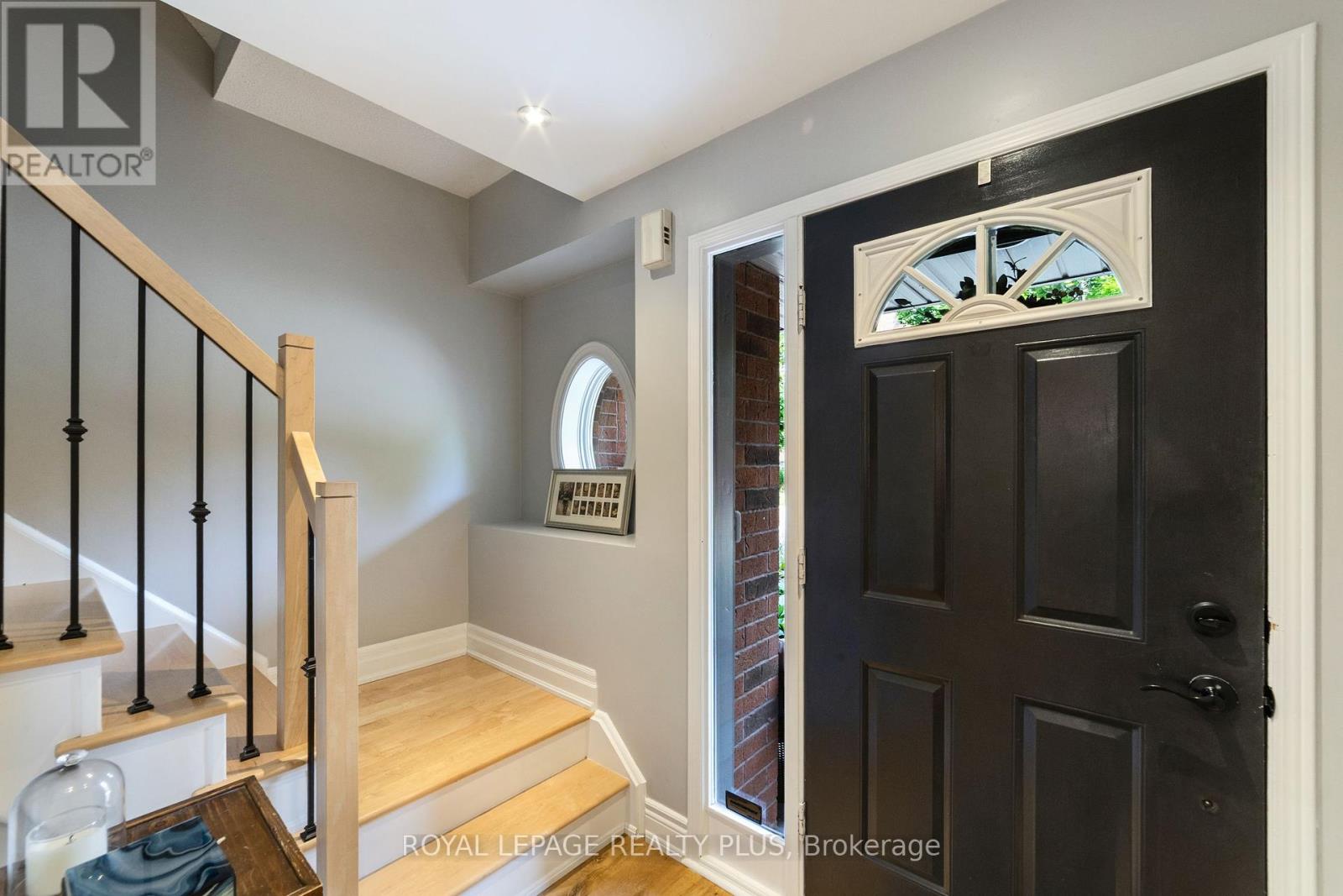 Property at 53C - 928 QUEEN STREET W image 3