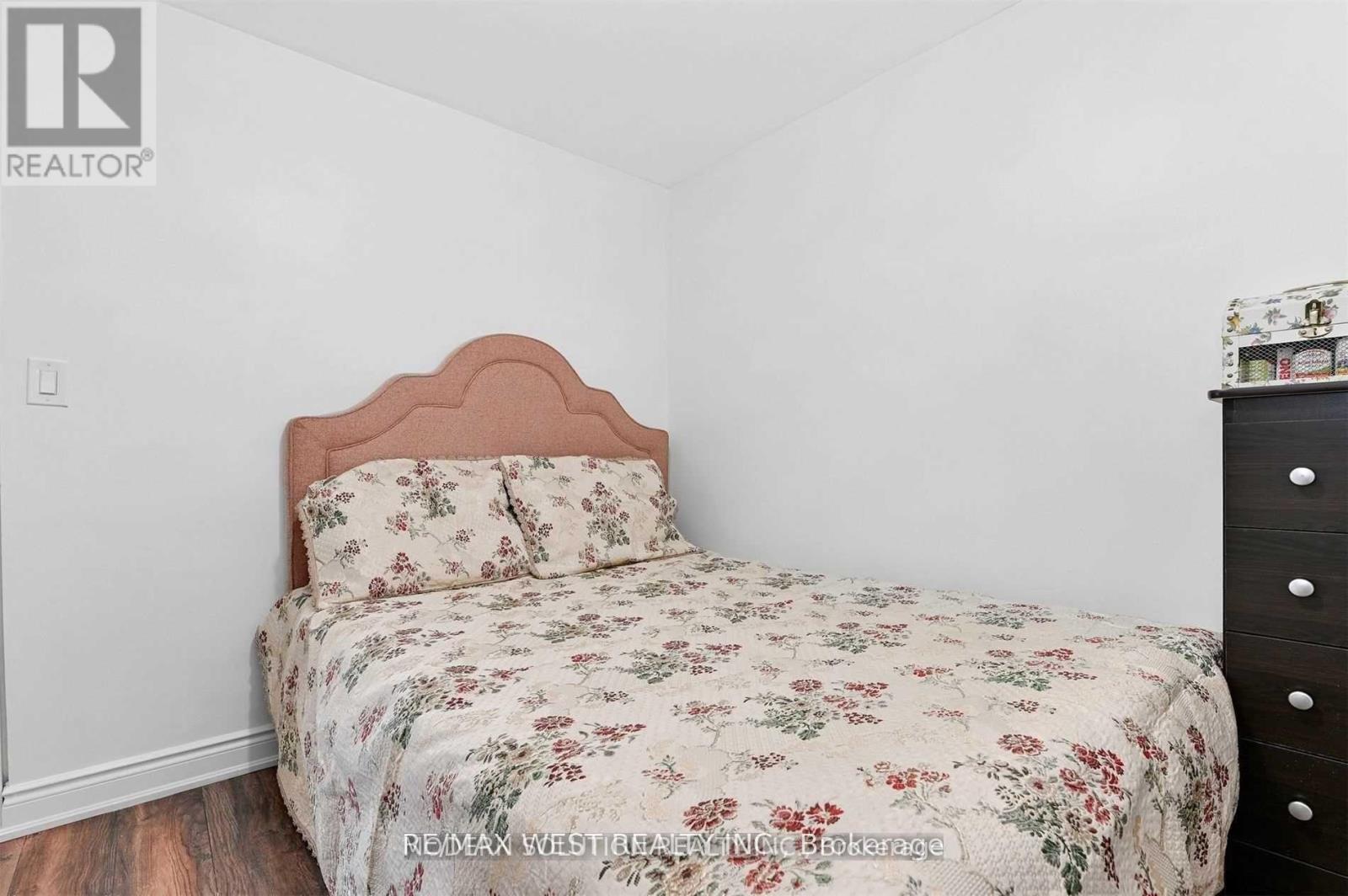 6260 Ellsworth Place, Niagara Falls (Oldfield), Ontario  L2G 4S7 - Photo 12 - X12242465