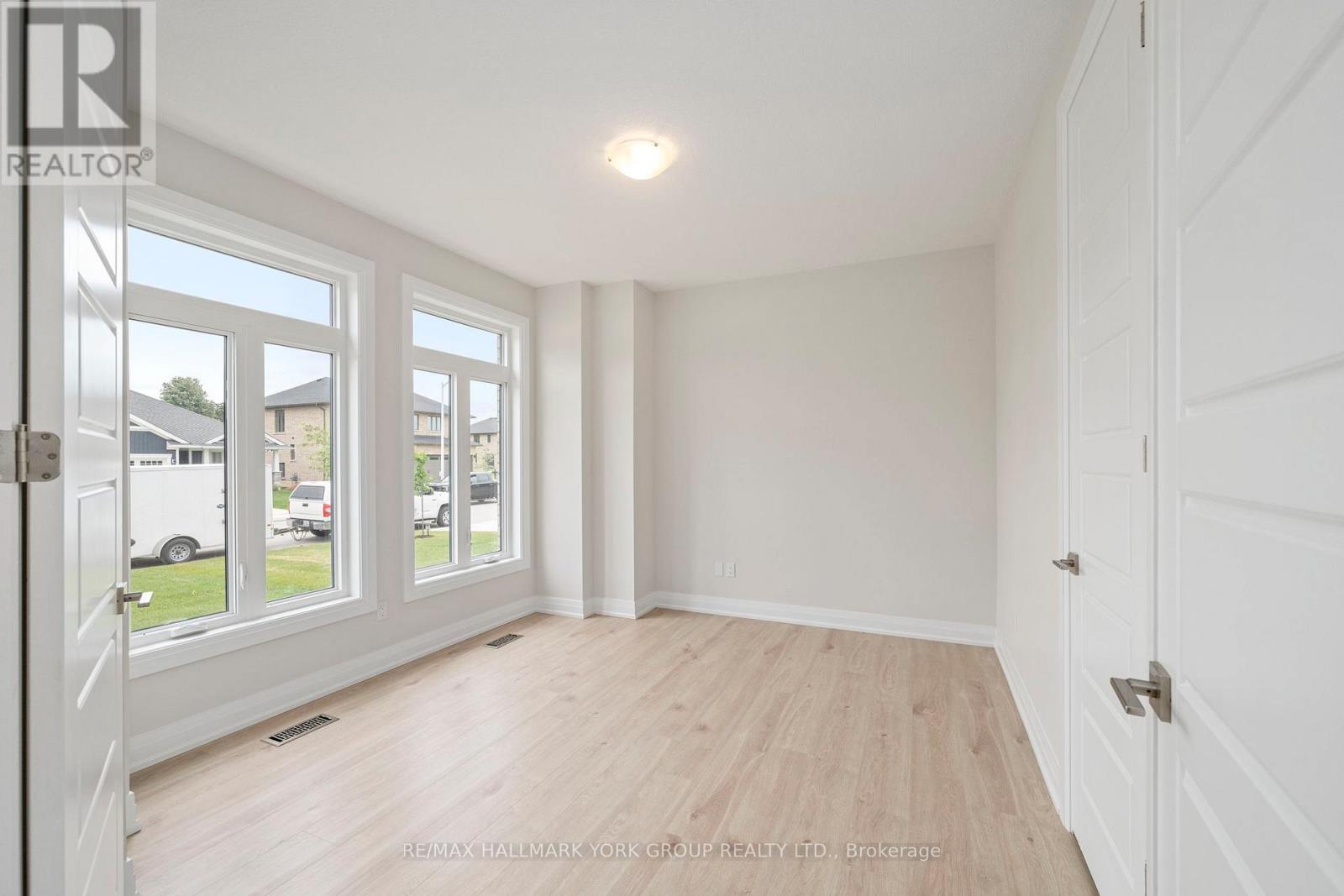 246 Leitch Street, Dutton/dunwich (Dutton), Ontario  N0L 1J0 - Photo 5 - X12242529