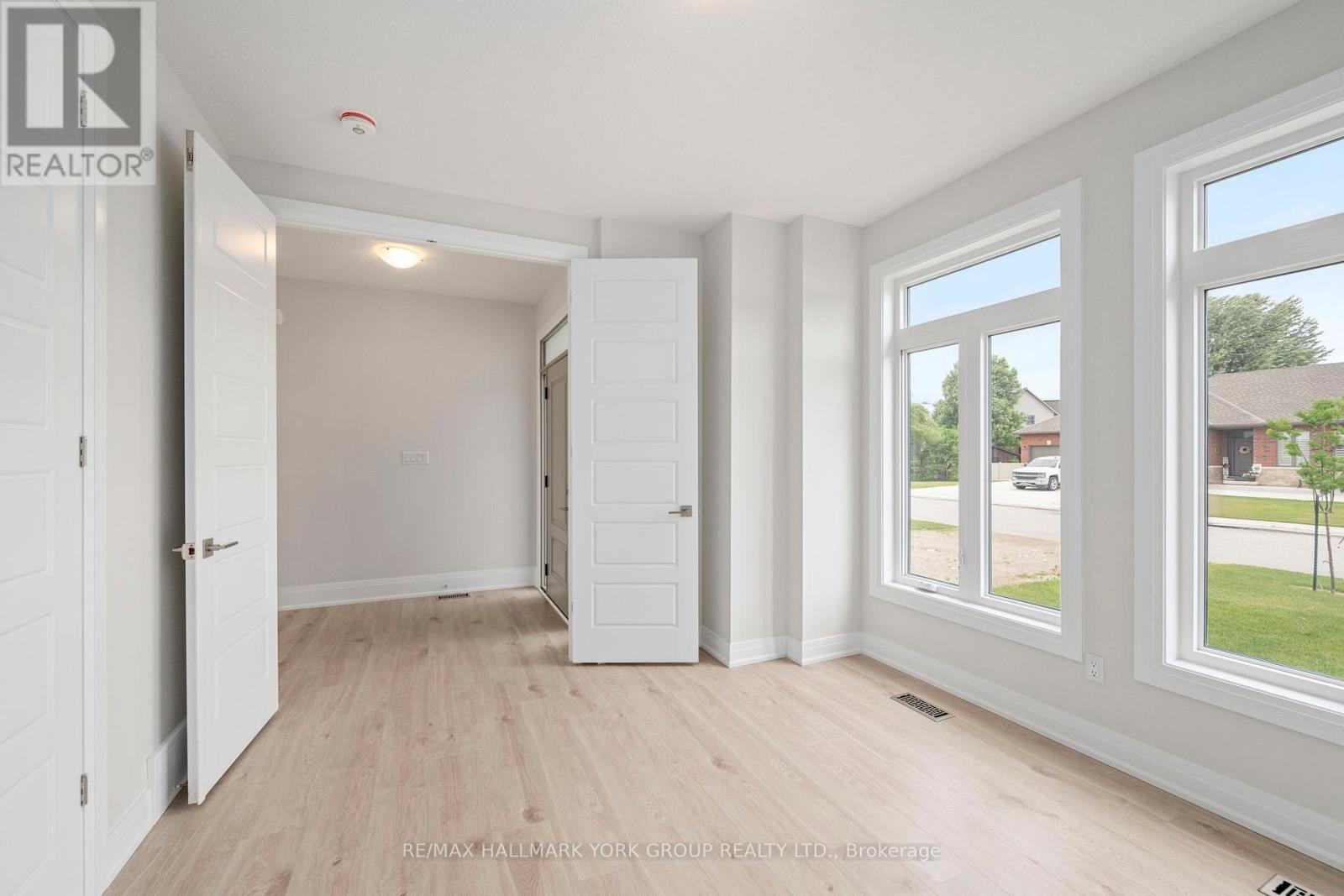 246 Leitch Street, Dutton/dunwich (Dutton), Ontario  N0L 1J0 - Photo 6 - X12242529