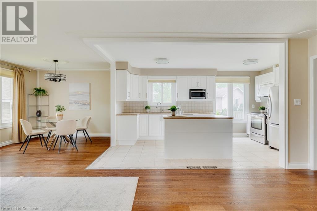 Property at 15 LAGUNA Crescent image 5