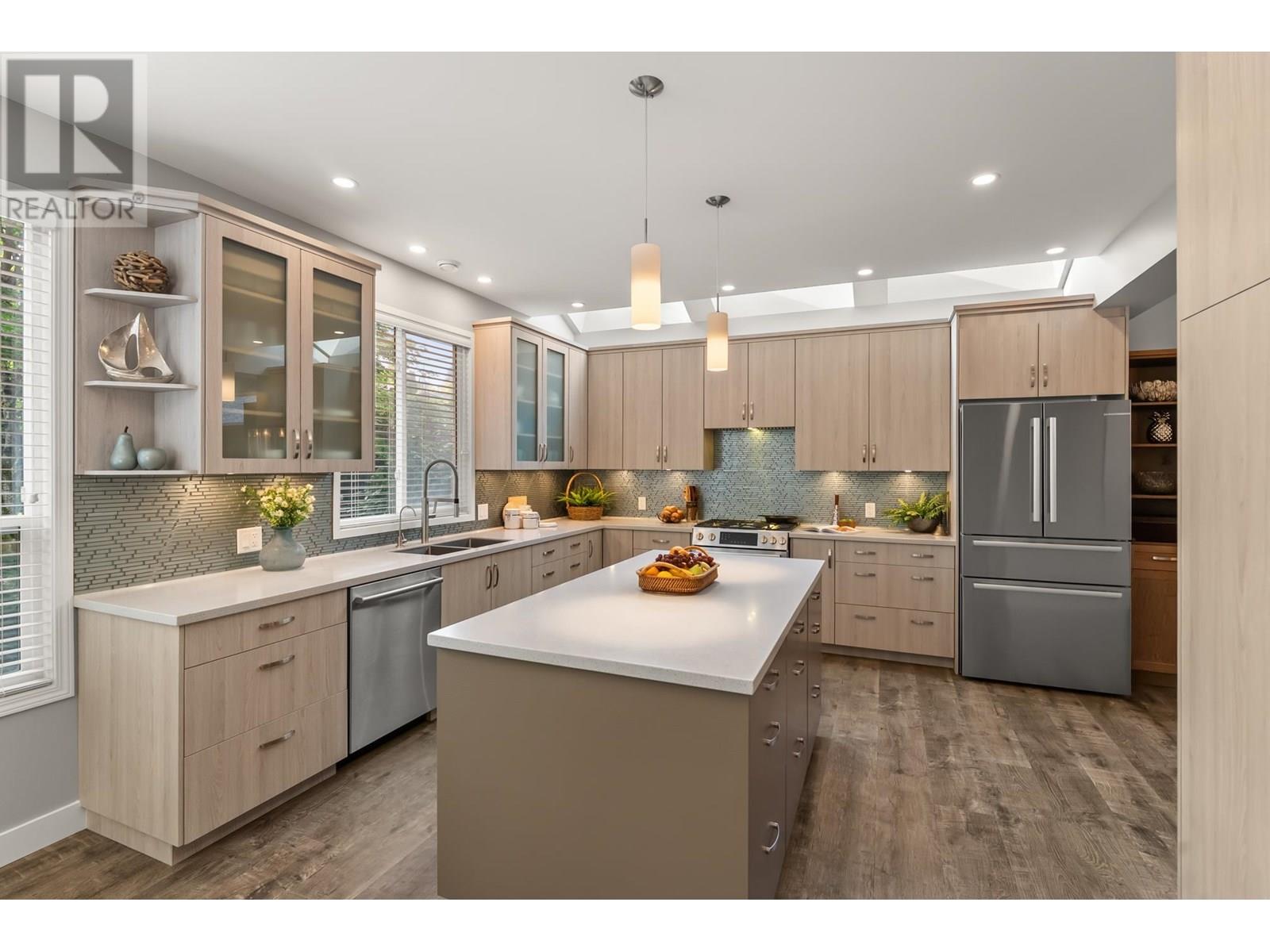 8075 BRADLEY AVENUE, burnaby, British Columbia V5J3T9