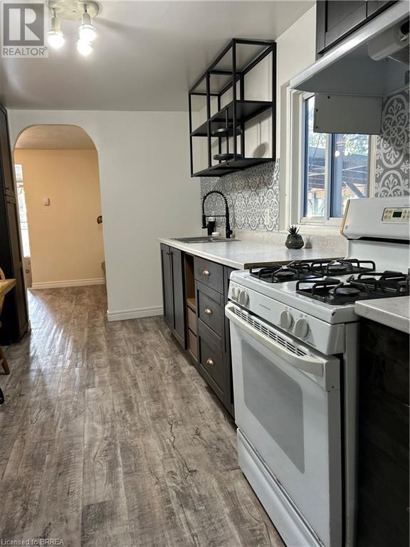 Property at 3852 ROXBOROUGH Avenue image 2