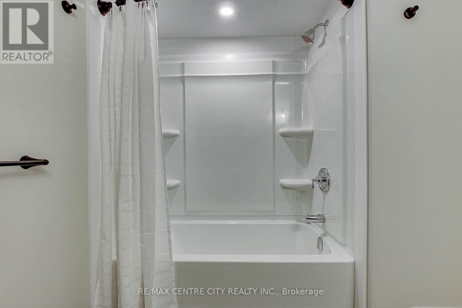 Lower - 329 Smith Street, Central Elgin, Ontario  N5L 1C6 - Photo 13 - X12056355