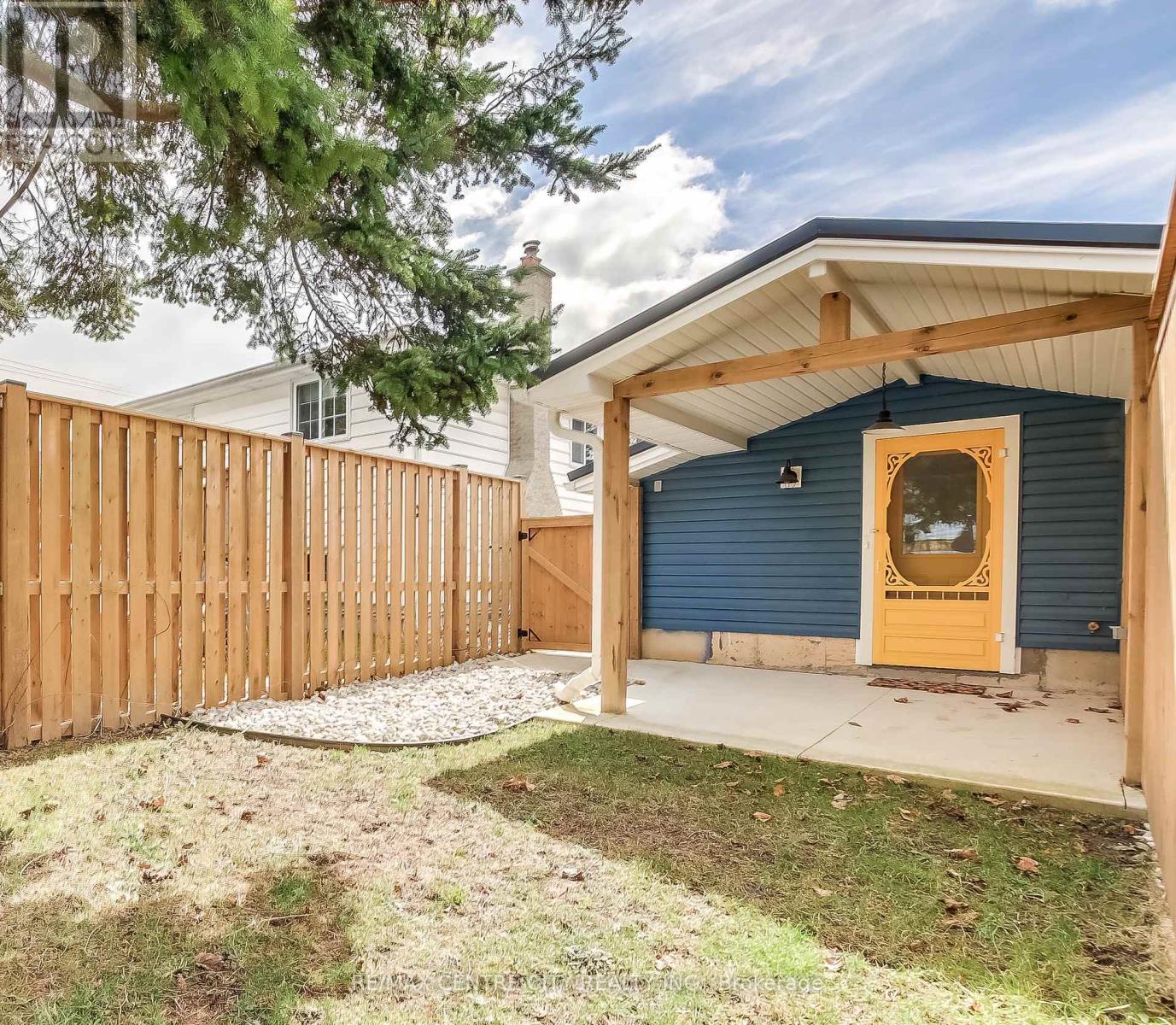 Lower - 329 Smith Street, Central Elgin, Ontario  N5L 1C6 - Photo 1 - X12056355