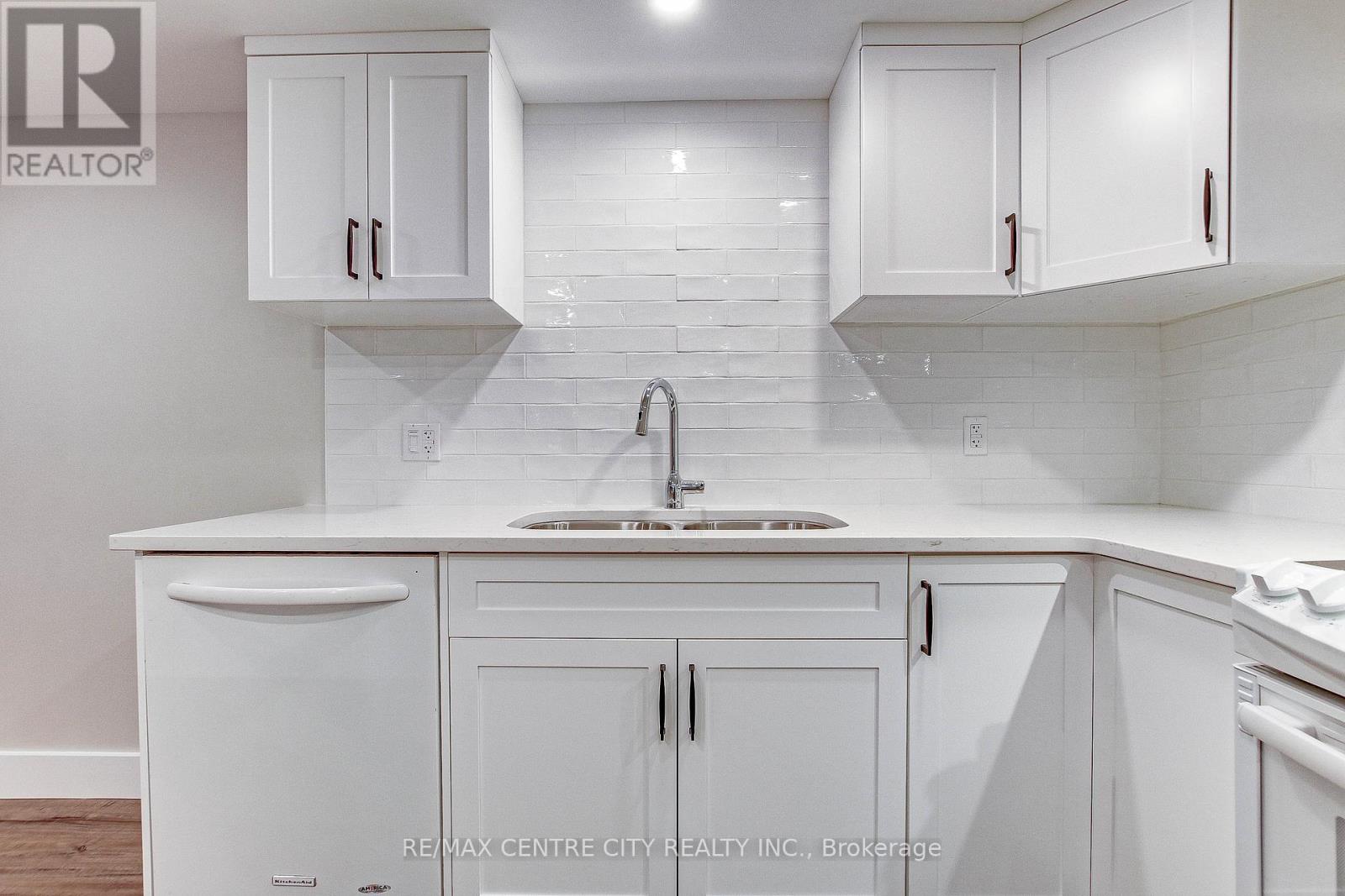 Lower - 329 Smith Street, Central Elgin, Ontario  N5L 1C6 - Photo 8 - X12056355