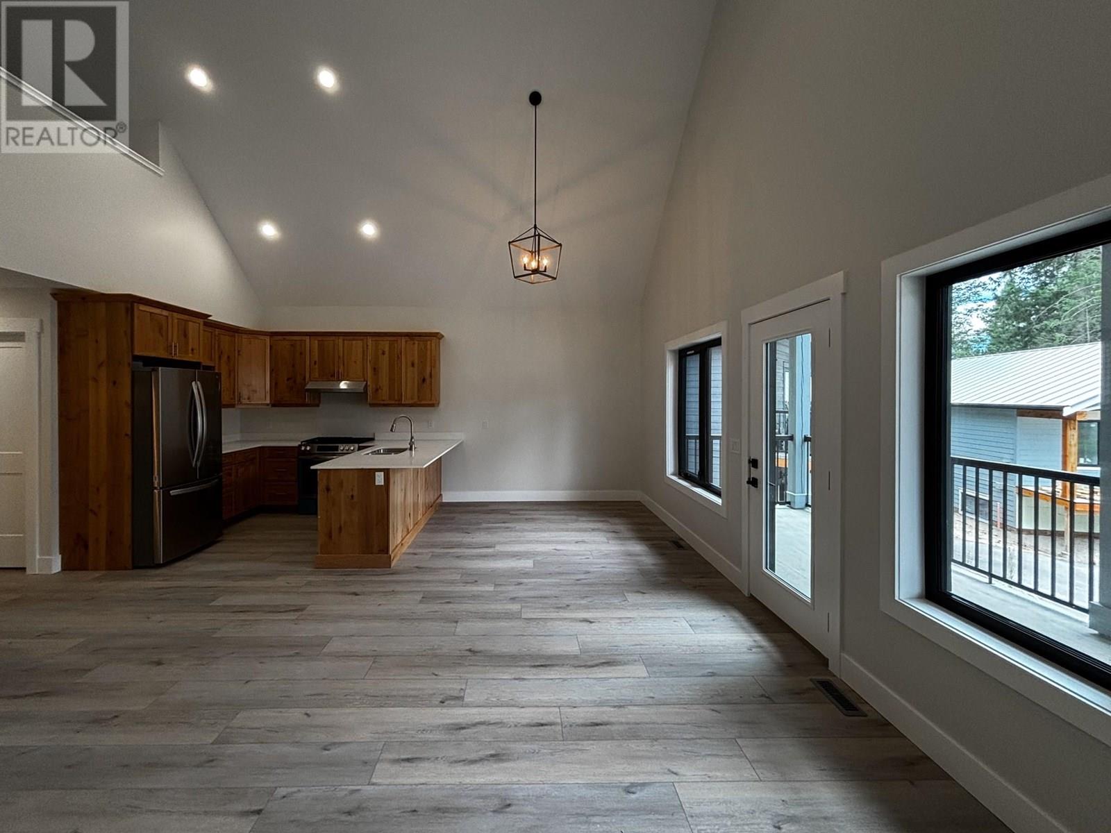 1938 Foxwood Trail Unit# 2, Windermere, British Columbia  V0B 2L2 - Photo 6 - 10348195