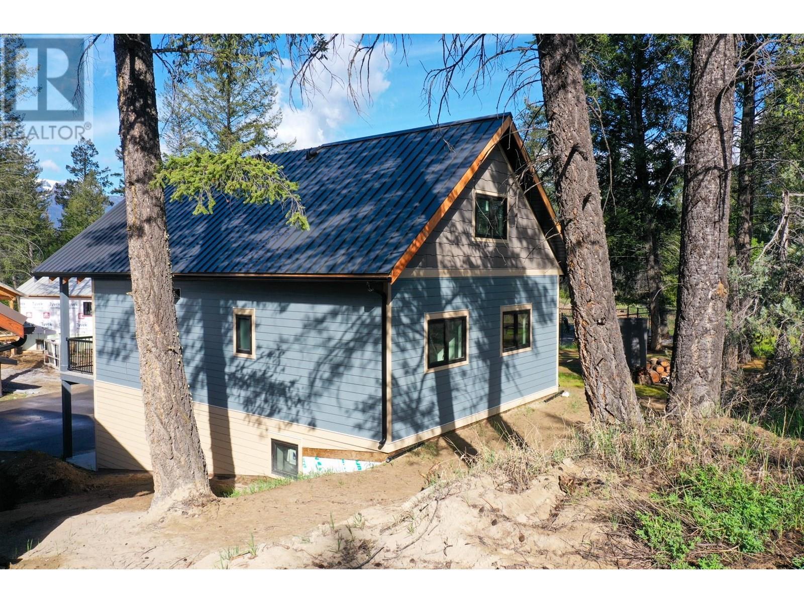 1938 Foxwood Trail Unit# 2, Windermere, British Columbia  V0B 2L2 - Photo 4 - 10348195