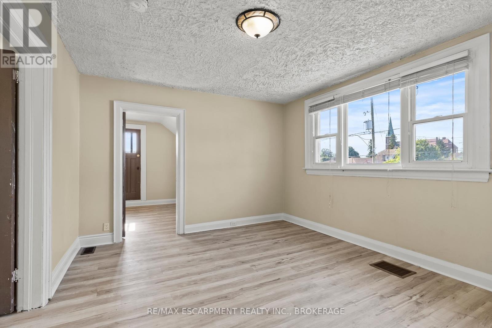 1 West Street N, Thorold, Ontario  L2V 2R8 - Photo 15 - X12242668
