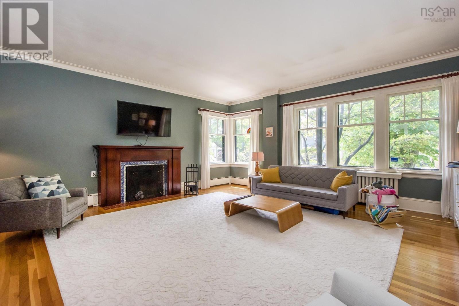 Property at 1589 Larch Street image 3