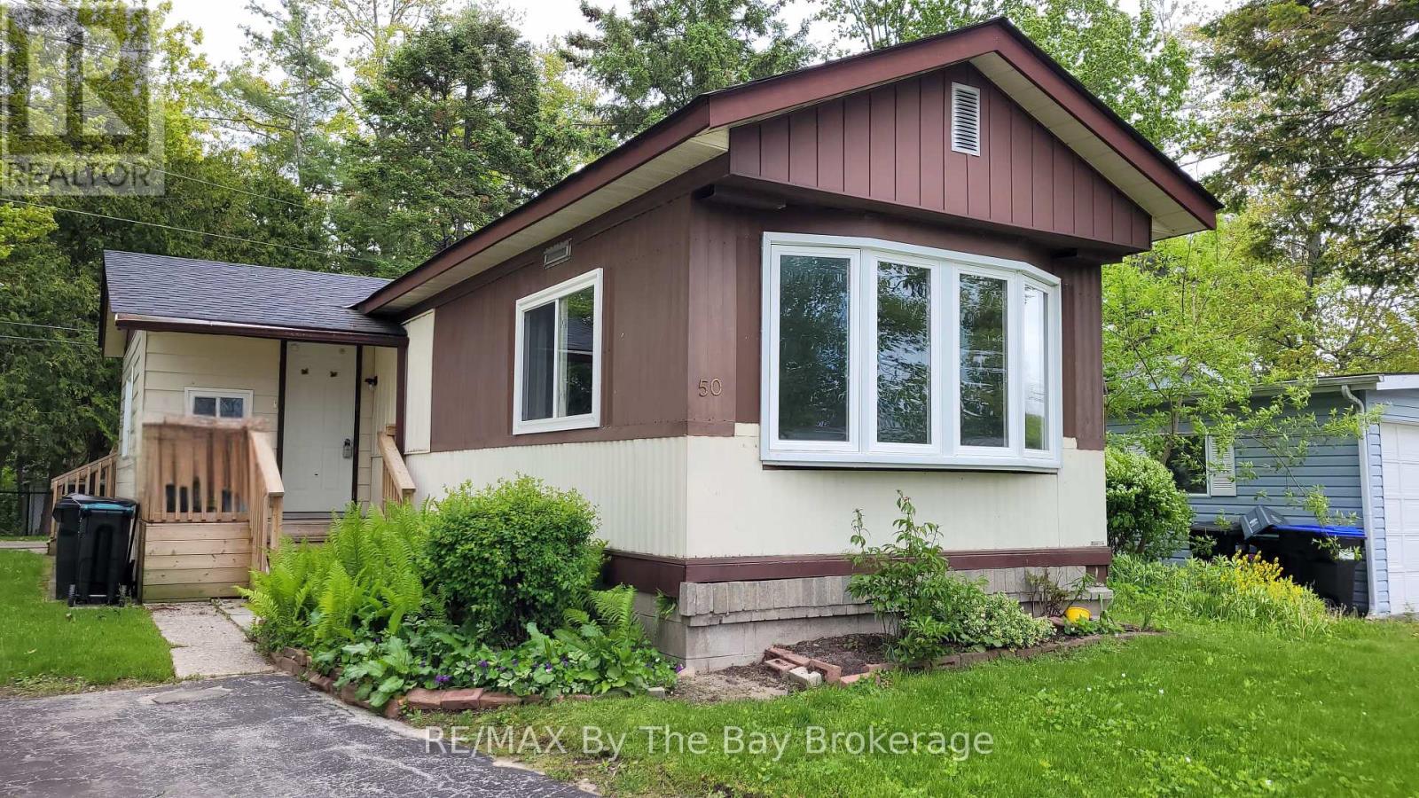50 Georgian Glen Drive, Wasaga Beach, Ontario  L9Z 1K7 - Photo 1 - S12242738