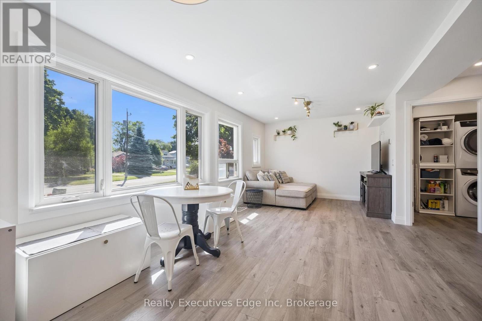 319 Clifton Road, Kitchener, Ontario  N2H 4W1 - Photo 10 - X12242679