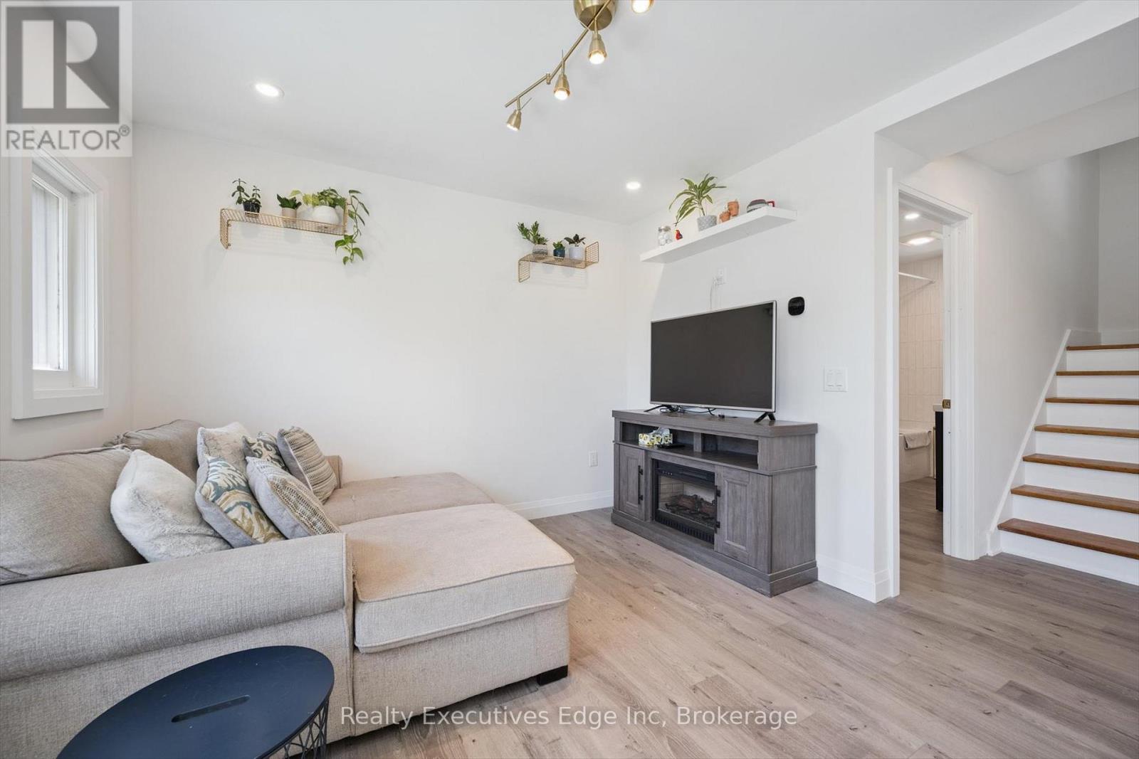 319 Clifton Road, Kitchener, Ontario  N2H 4W1 - Photo 12 - X12242679