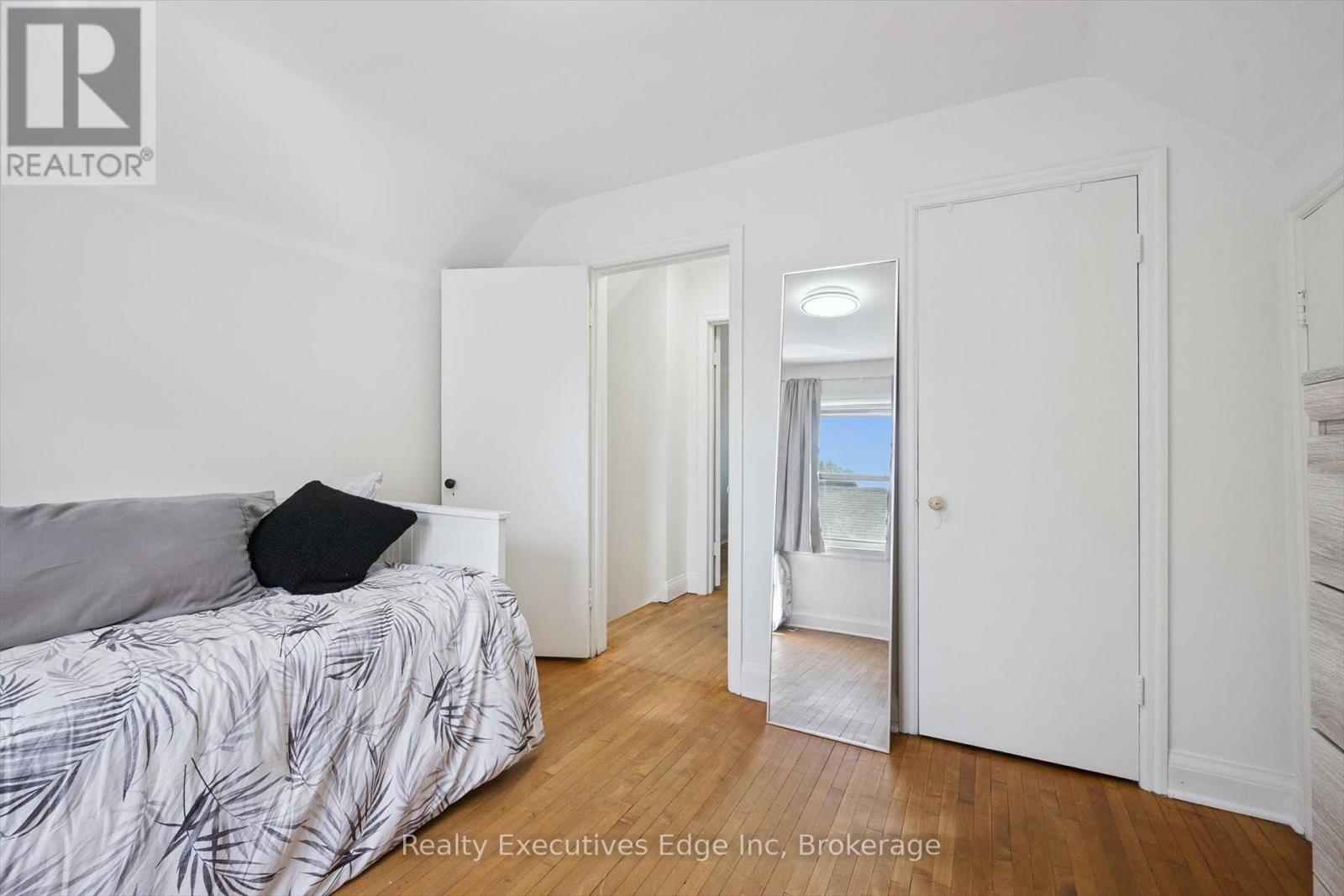 319 Clifton Road, Kitchener, Ontario  N2H 4W1 - Photo 16 - X12242679