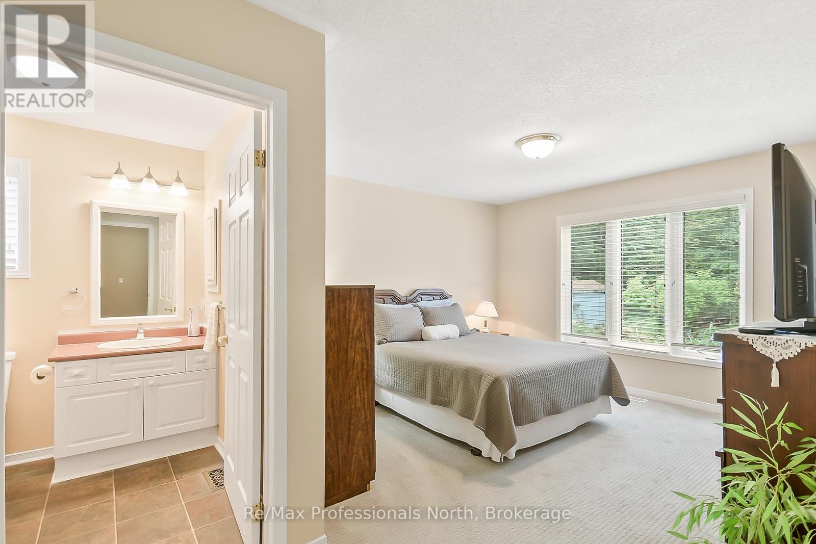 15 Pineridge Gate, Gravenhurst, Ontario  P1P 1Y4 - Photo 11 - X12242724