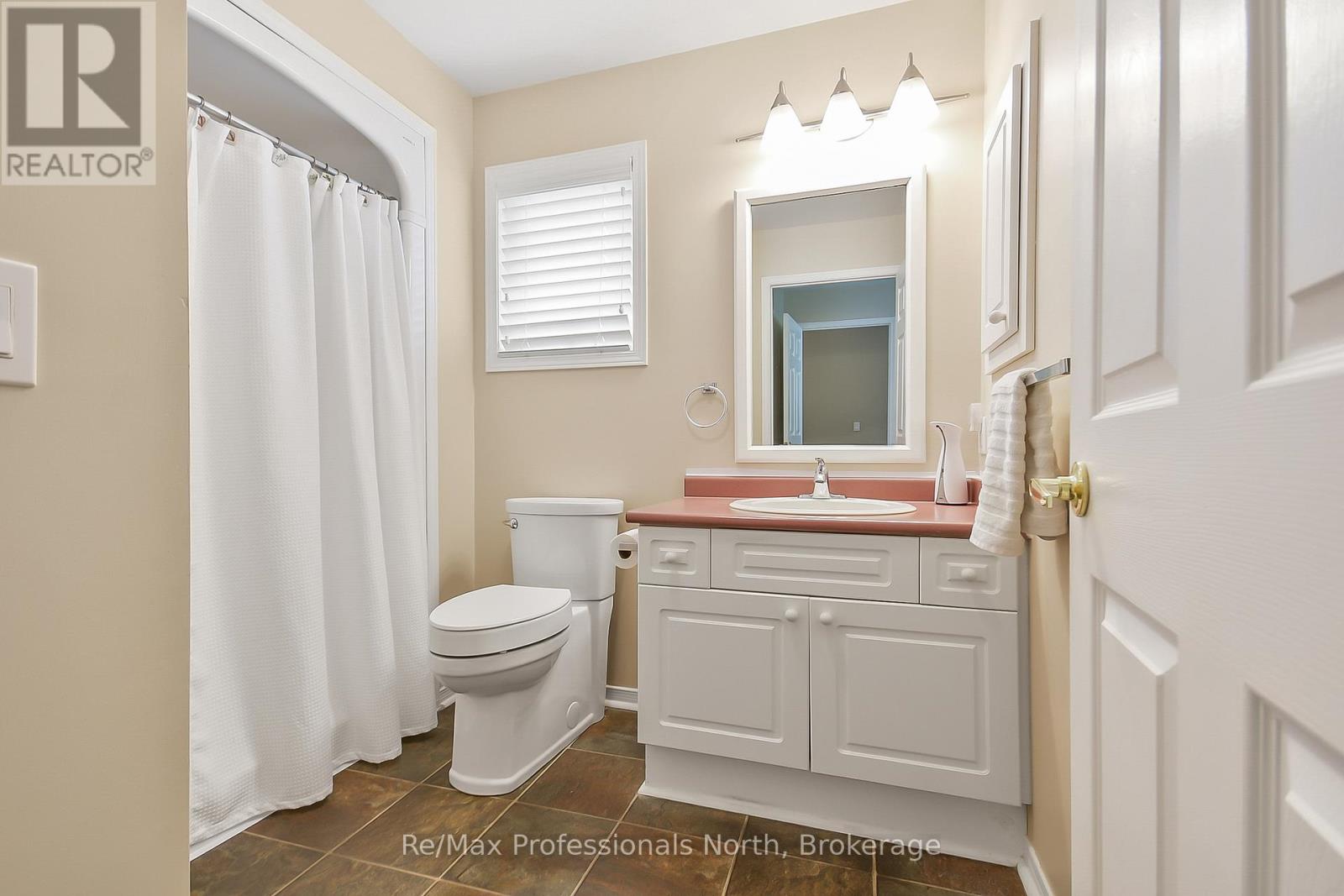 15 Pineridge Gate, Gravenhurst, Ontario  P1P 1Y4 - Photo 13 - X12242724