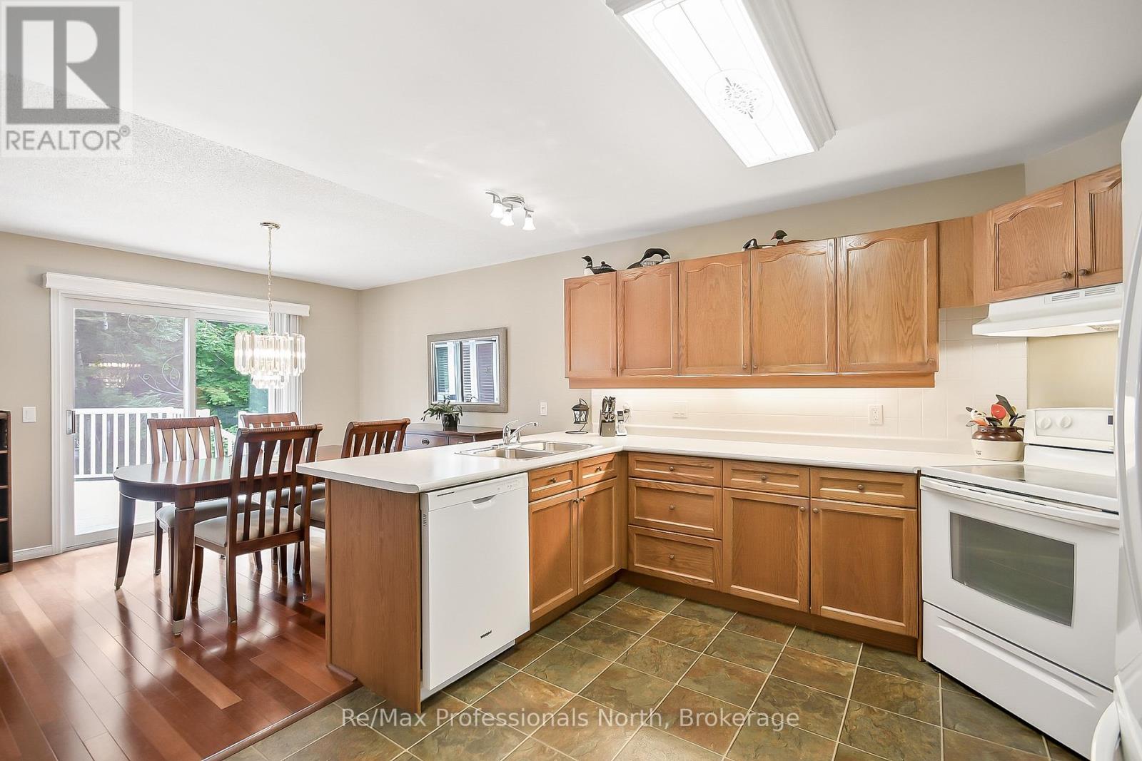 15 Pineridge Gate, Gravenhurst, Ontario  P1P 1Y4 - Photo 9 - X12242724