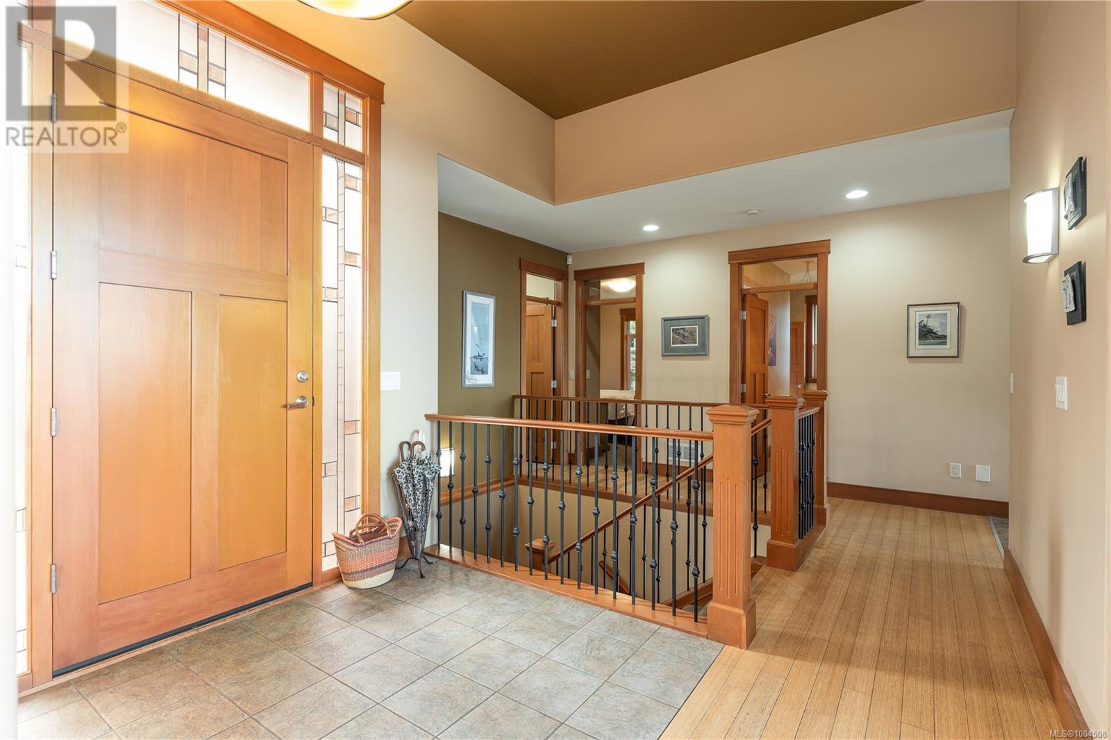 Property at 1067 Roxboro Pl image 4