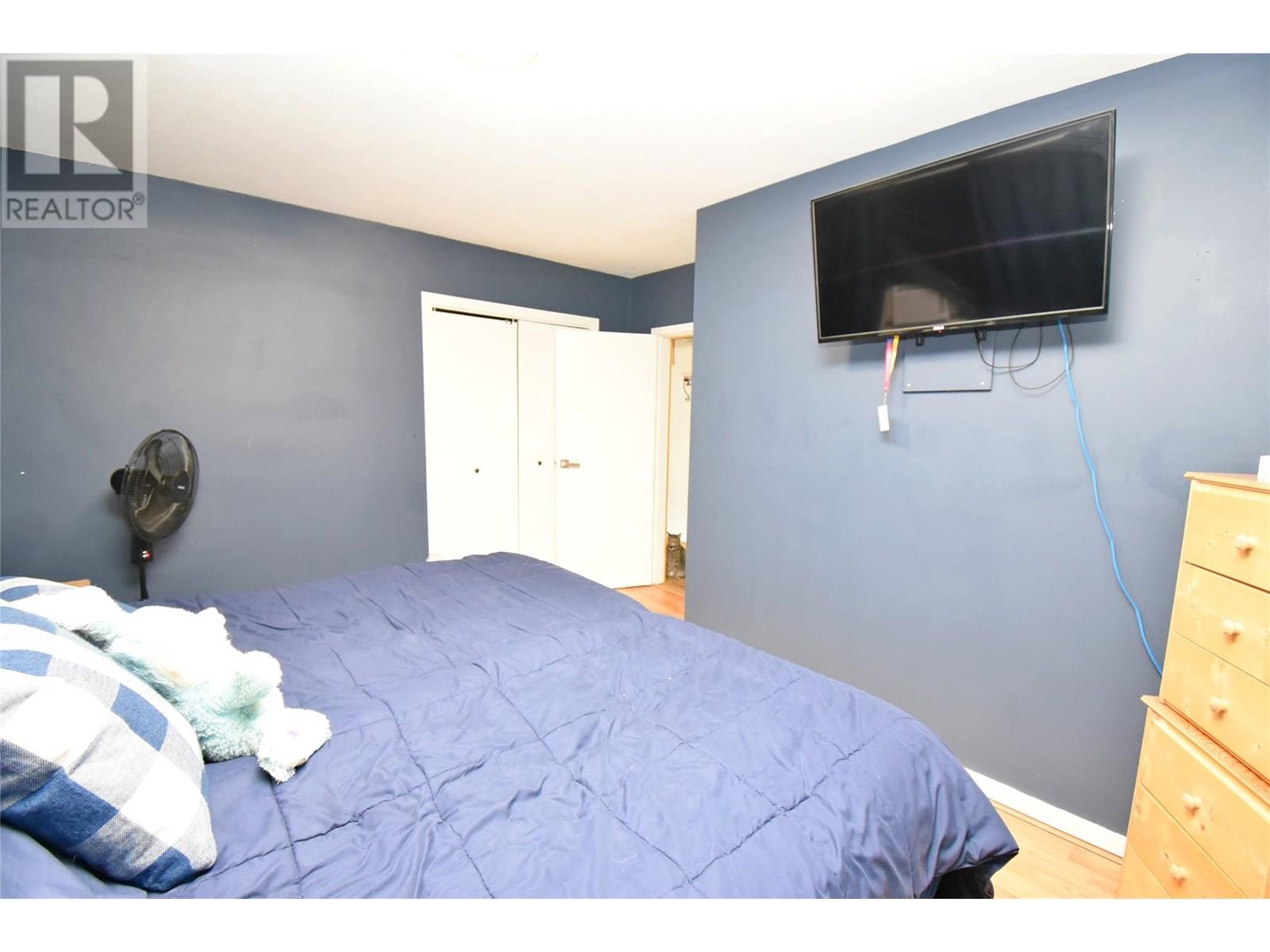 Property at 3011 38 Street image 4