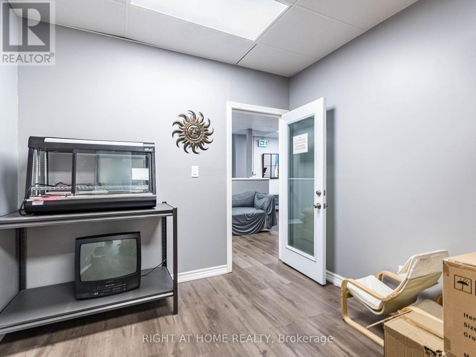 5 - 70 Monarch Road, Guelph, Ontario  N1K 1S3 - Photo 23 - X12242541