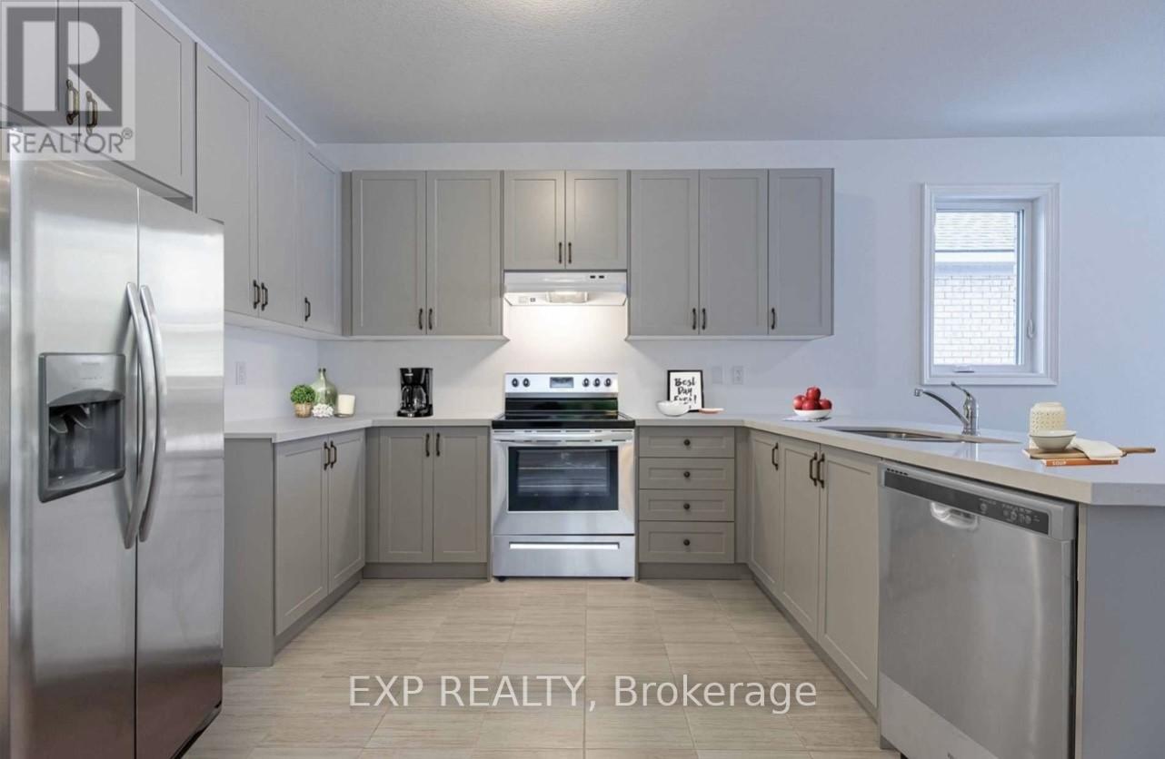 30 Seaton Crescent, Tillsonburg, Ontario  N4G 0J8 - Photo 3 - X12242579